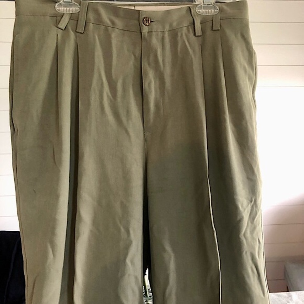 Tommy Bahama 100% silk herringbone pleated and cuffed trouser, 34x29